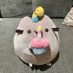 Pusheen Happy Birthday Cupcake